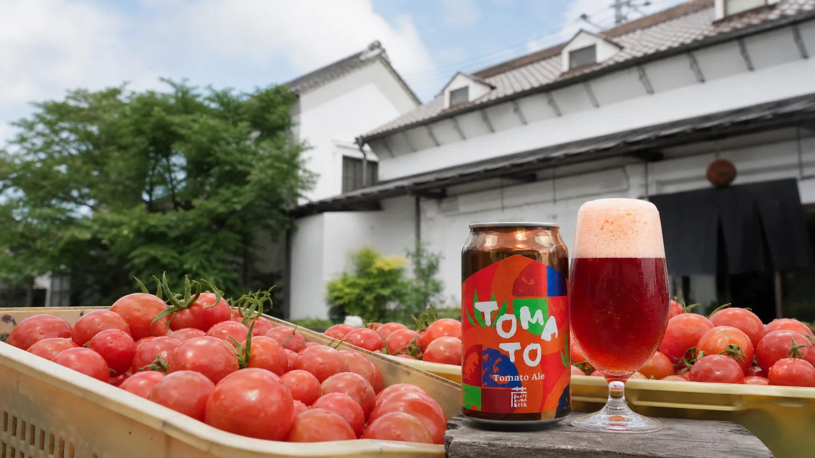 一関の世嬉の一酒造の蔵と完熟トマト、トマトビールの缶とグラス
